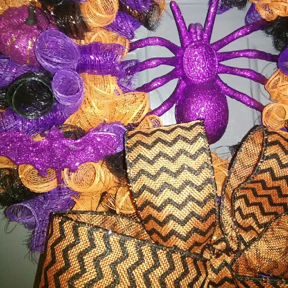 14" Hand Made Halloween Seasonal Wreath - Picture 4 of 8